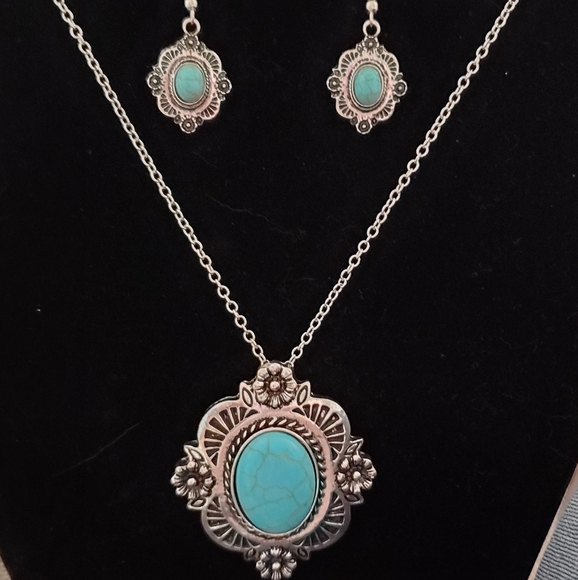 Turquoise Necklace & matching earrings - Picture 1 of 1